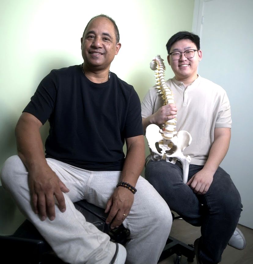 Sandro Tanaka e William Bang na KiSan Quiropraxia