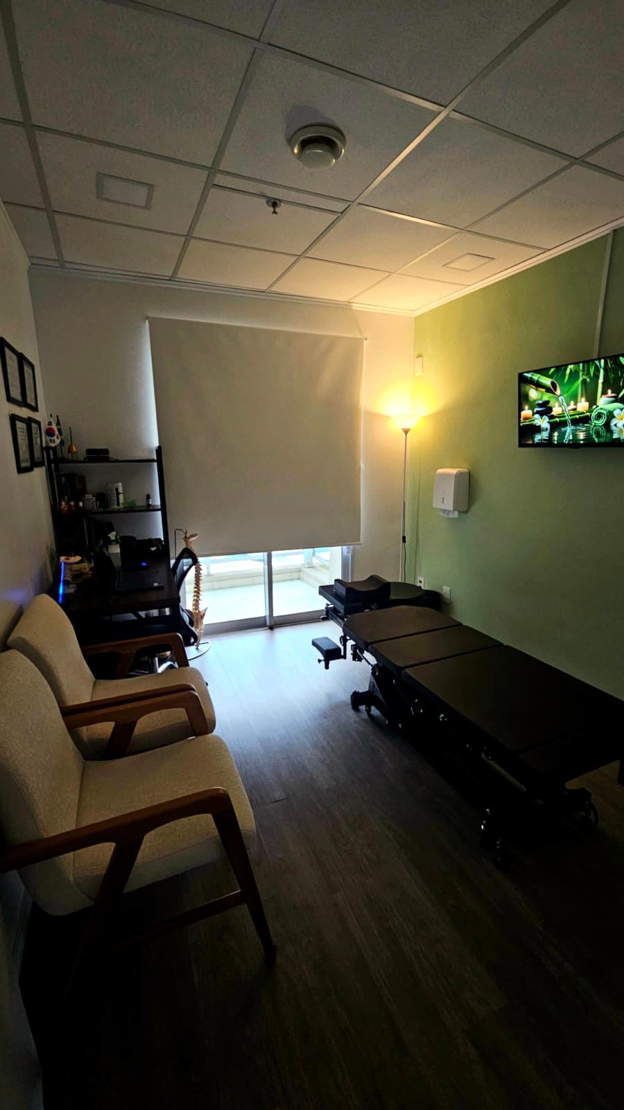Sala da KiSan com iluminação acolhedora e ambiente reservado